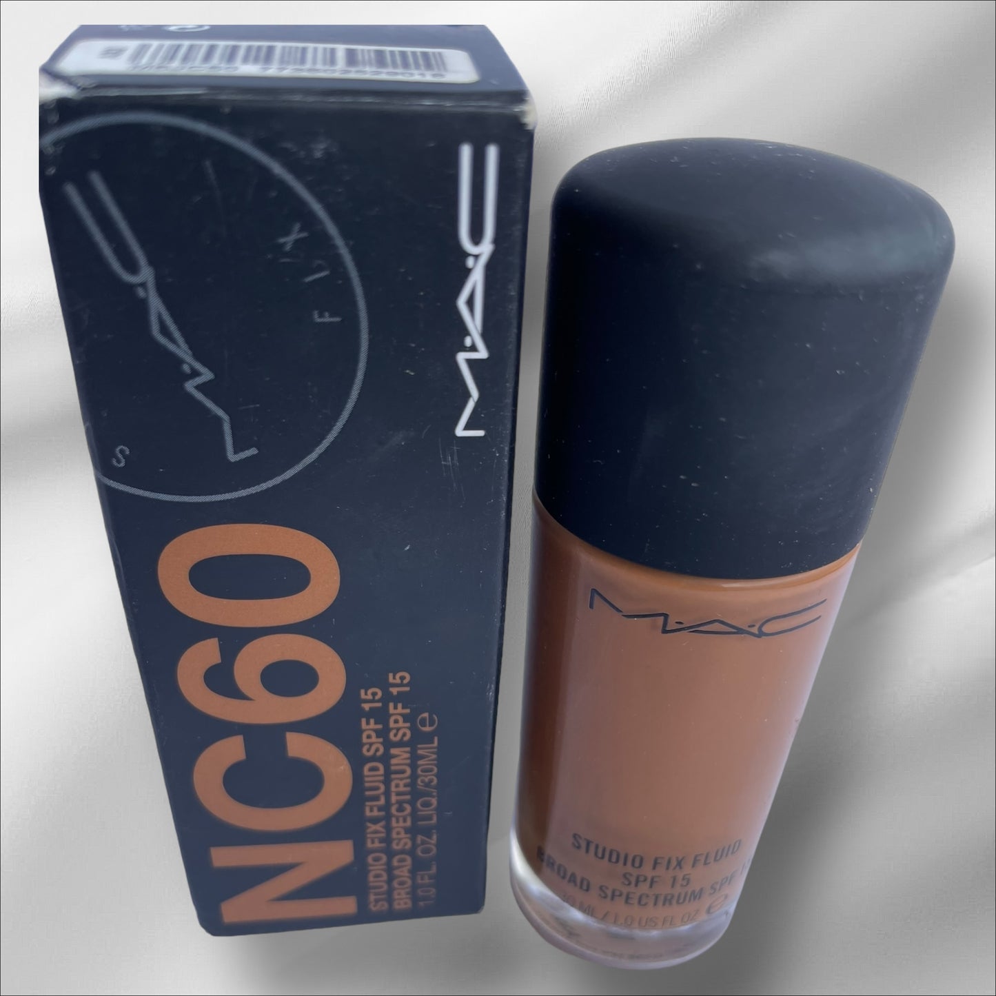 M.A.C STUDIO FIX FLUID SPF 15 24HR MATTE FOUNDATION + OIL CONTROL