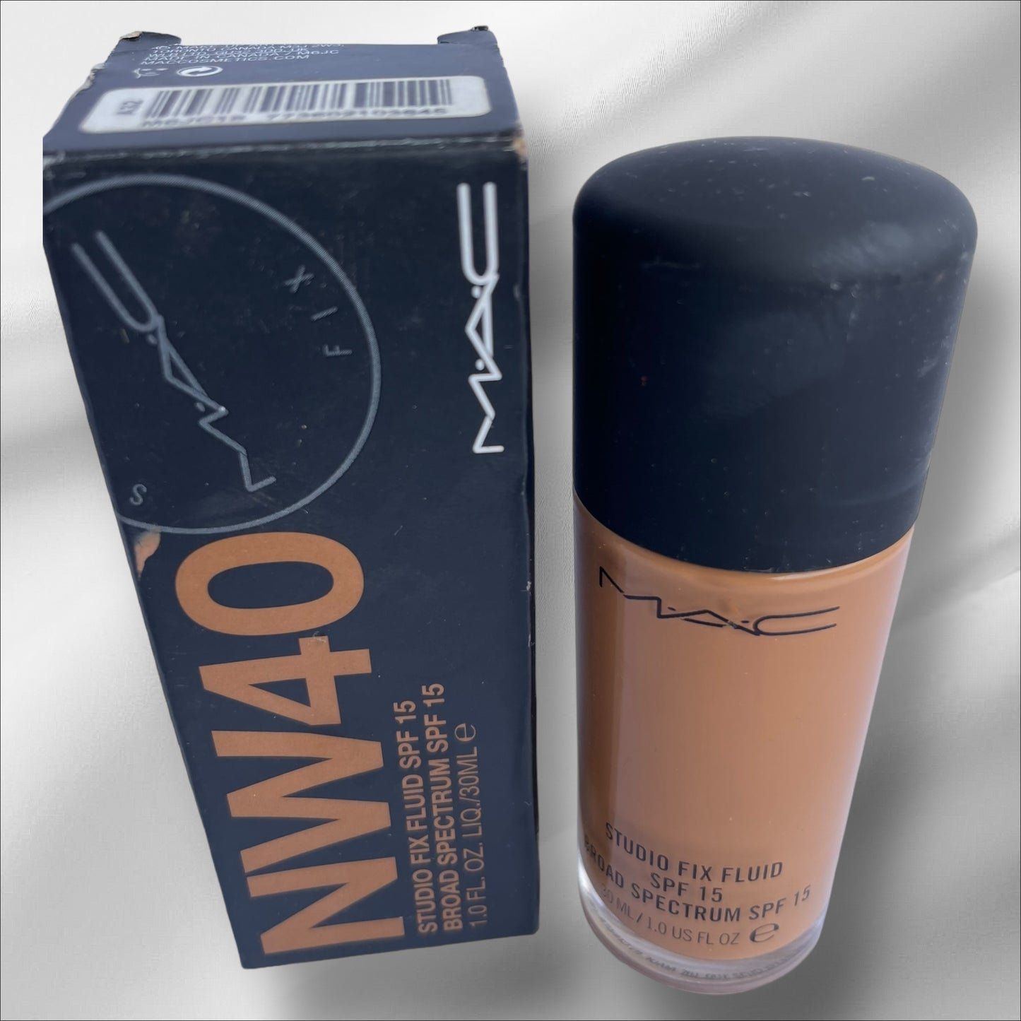 M.A.C STUDIO FIX FLUID SPF 15 24HR MATTE FOUNDATION + OIL CONTROL