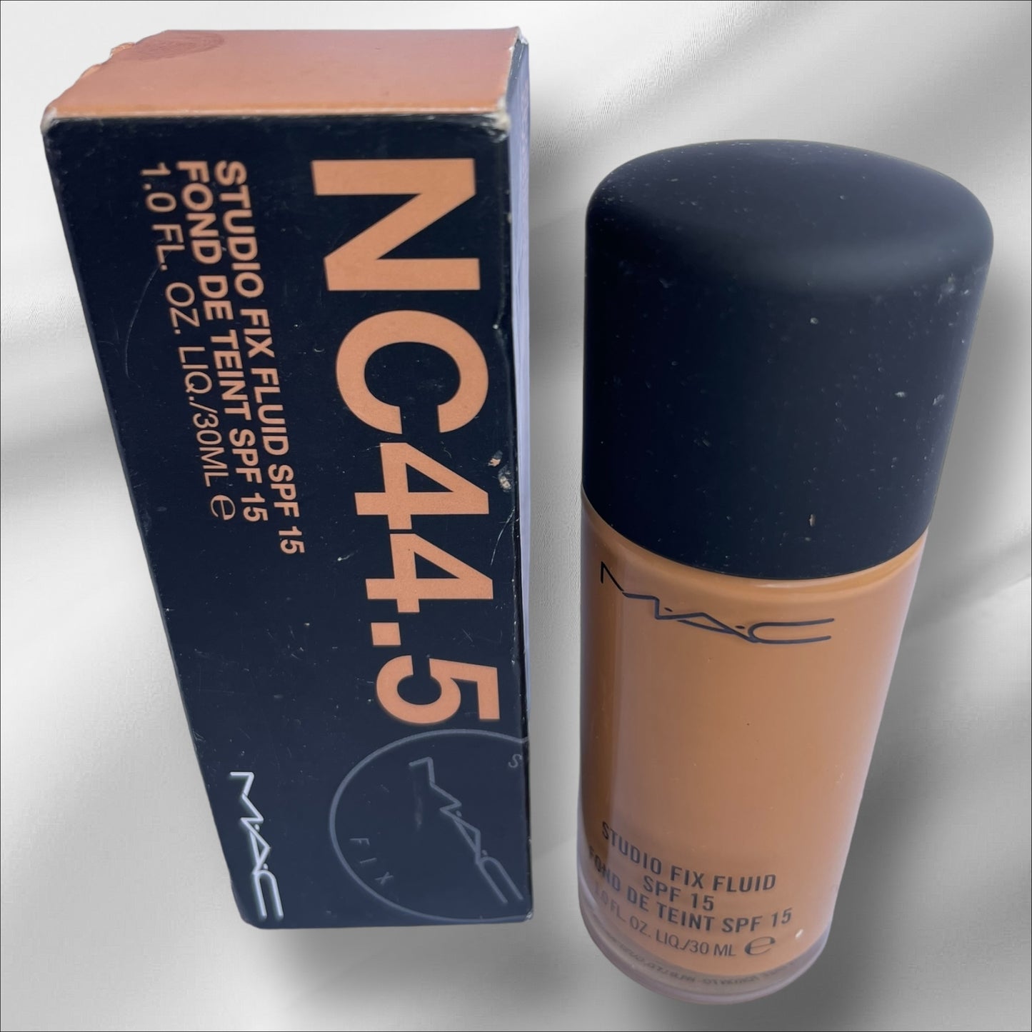 M.A.C STUDIO FIX FLUID SPF 15 24HR MATTE FOUNDATION + OIL CONTROL