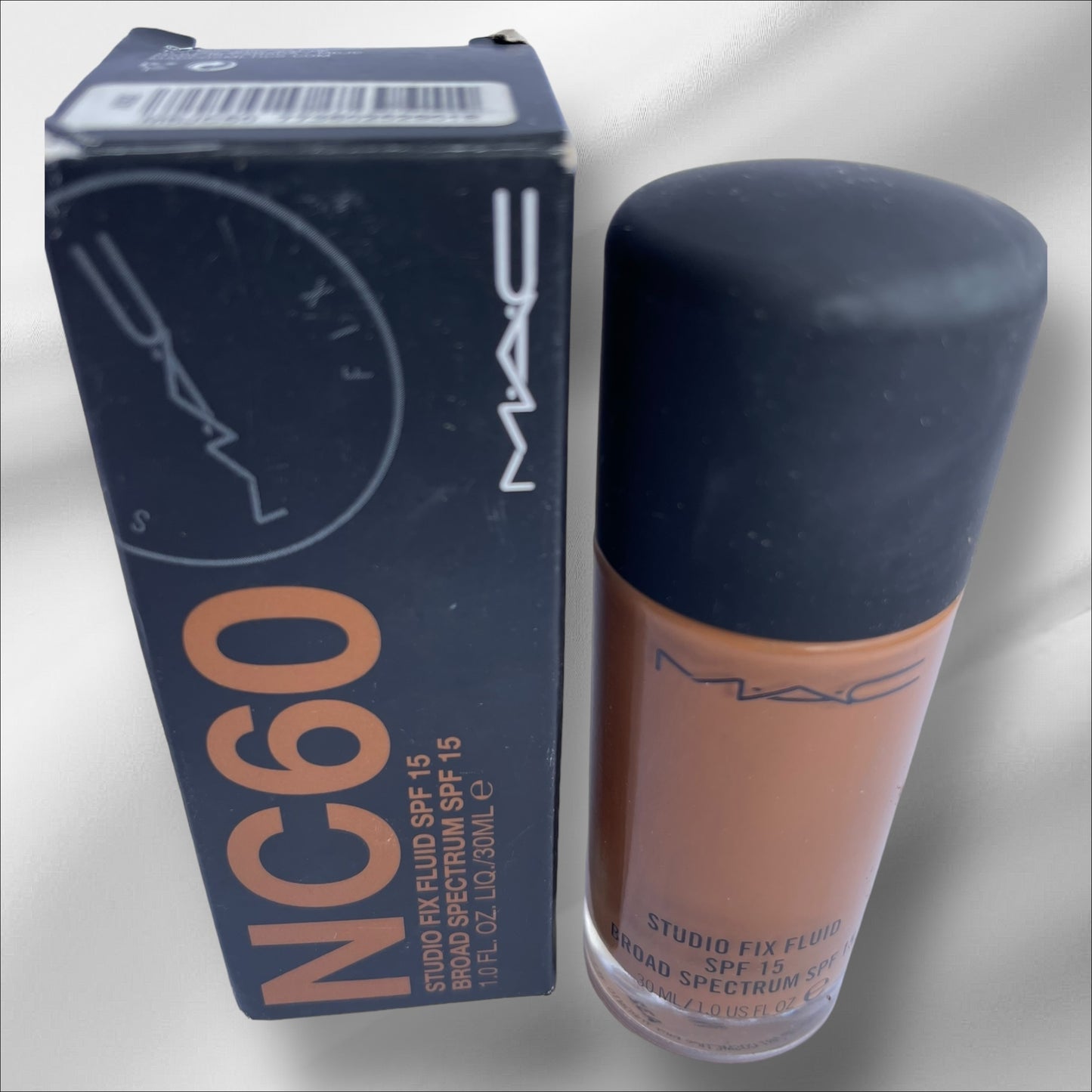 M.A.C STUDIO FIX FLUID SPF 15 24HR MATTE FOUNDATION + OIL CONTROL