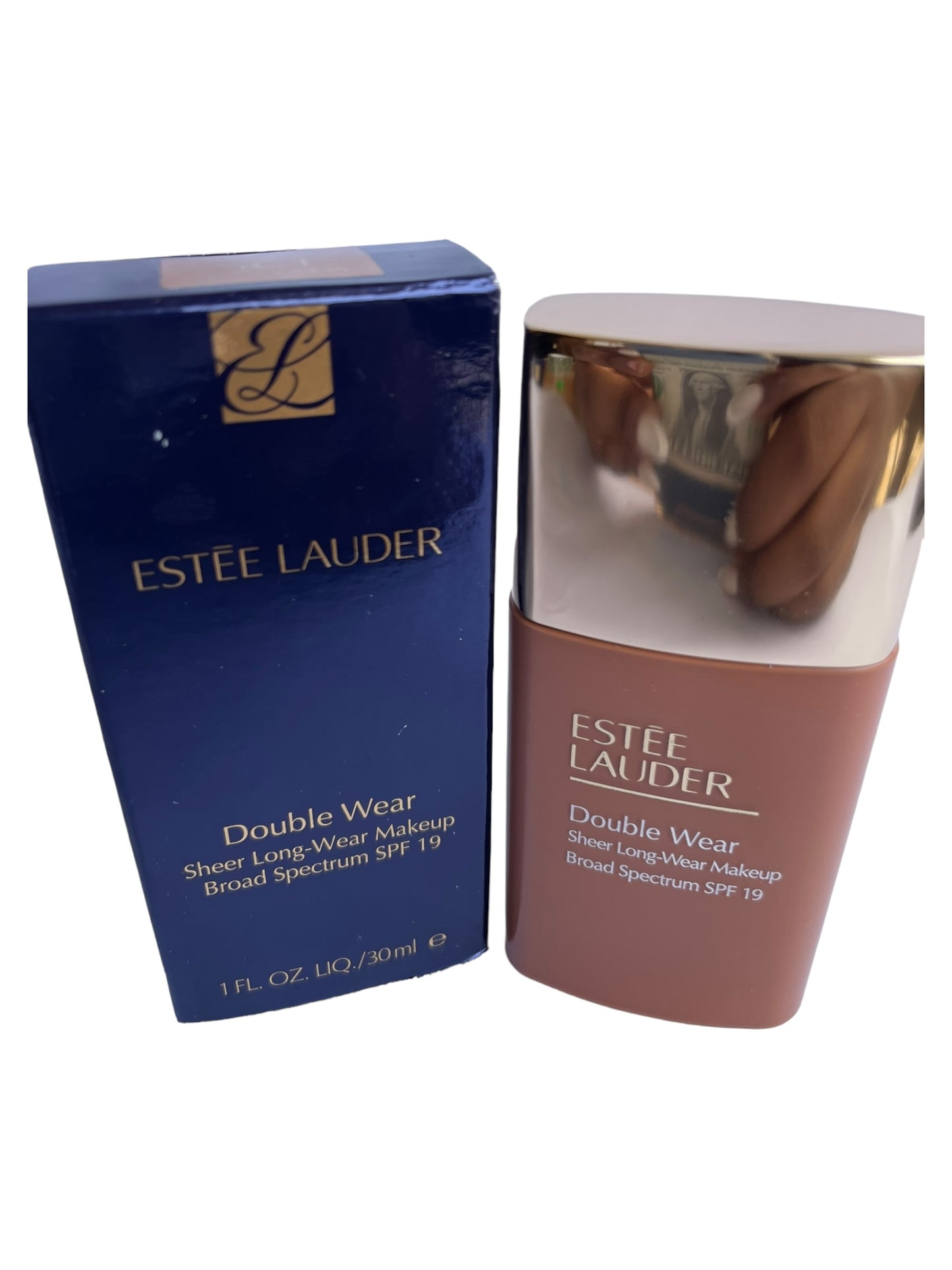 ESTĒE LAUDER Double Wear
Sheer Long-Wear Foundation SPF 19